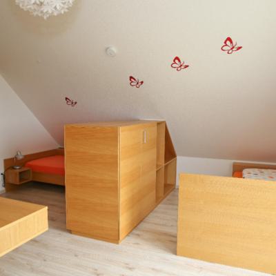 Kinderzimmer im Dachgeschoss der Wohnung Quitte 