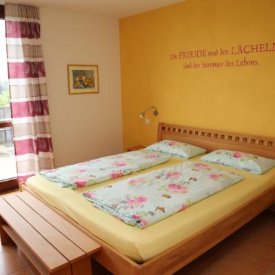 Elternschlafzimmer der Wohnung Himbeere