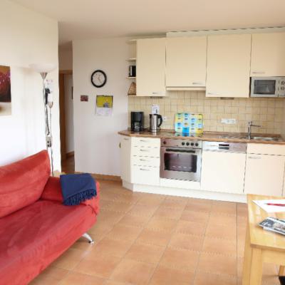 Blick auf die Küche der Wohnung Himbeere
